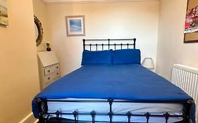 4 Bed Homely Retreat - Wolverhampton