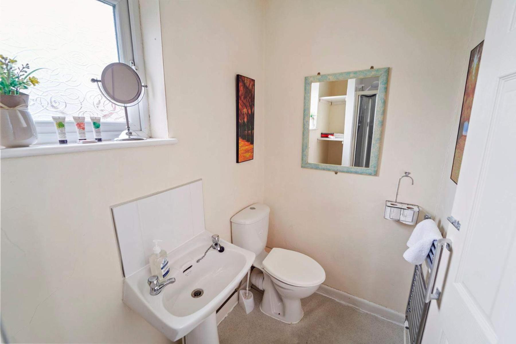 4 Bed Homely Retreat - Wolverhampton Exterior photo